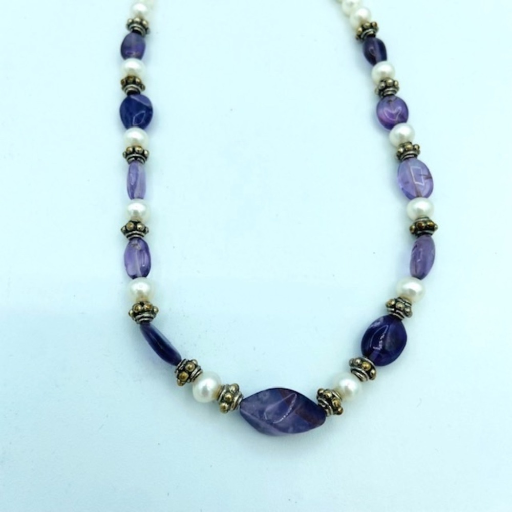 Vintage Lightweight Purple White Bead Necklace
